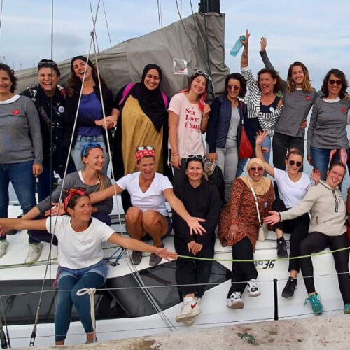 Faire de la voile entre femmes pour développer sa conscience environnementale et son leadership entrepreunarial, avec le programme Earthship sisters