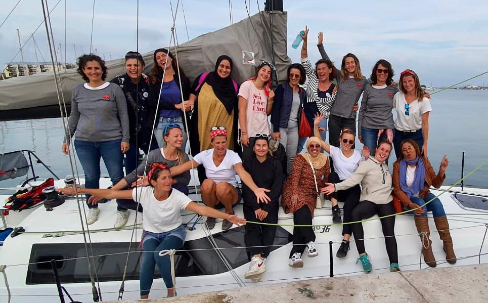 Faire de la voile entre femmes pour développer sa conscience environnementale et son leadership entrepreunarial, avec le programme Earthship sisters