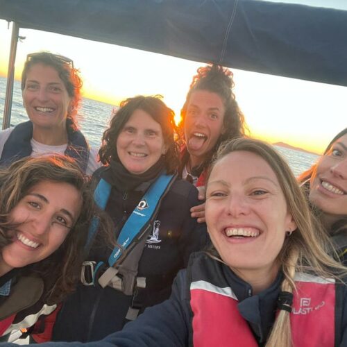 Faire de la voile entre femmes pour développer sa conscience environnementale et son leadership entrepreunarial, avec le programme Earthship sisters