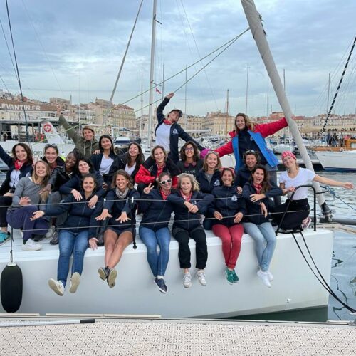 Faire de la voile entre femmes pour développer sa conscience environnementale et son leadership entrepreunarial, avec le programme Earthship sisters