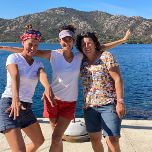 Faire de la voile entre femmes pour développer sa conscience environnementale et son leadership entrepreunarial, avec le programme Earthship sisters